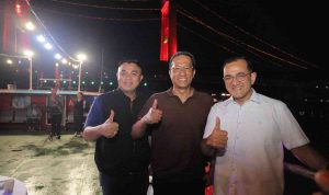 Sekretaris Daerah Kota Palembang Aprizal Hasyim, menjamu Menteri Hukum Republik Indonesia, Dr. Supratman Andi Agtas, SH, MH, dengan sebuah makan malam istimewa di Kapal Musi Cruise, Minggu (27/7/2025). Foto: Kominfo Palembang.