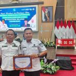 Kominfo Pemkab Muba terima penghargaan bidang layanan informasi. Foto: Kominfo Muba.
