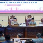 Ketua DPRD Sumsel, Andie Dinaldie memimpin rapat paripurna DPRD Sumsel XVIII 2025, Jumat (18/7/2025). Foto: Humas Pemprov Sumsel.