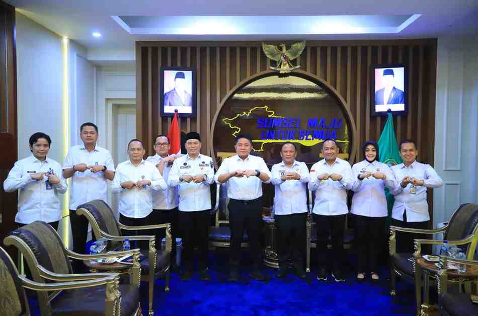 Gubernur Sumsel, Herman Deru menerima kunjungan Kepala Kanwil yang baru, Maju Amintas Siburian, Rabu (23/7/2025). Foto: Humas Pemprov Sumsel..