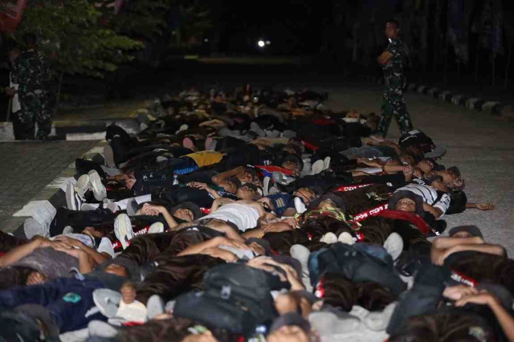 Suasana retrer pelajar di perkemahan Gandus, Palembang, Jumat (4/7/2025) malam. Foto: Humas Pemprov Sumsel.