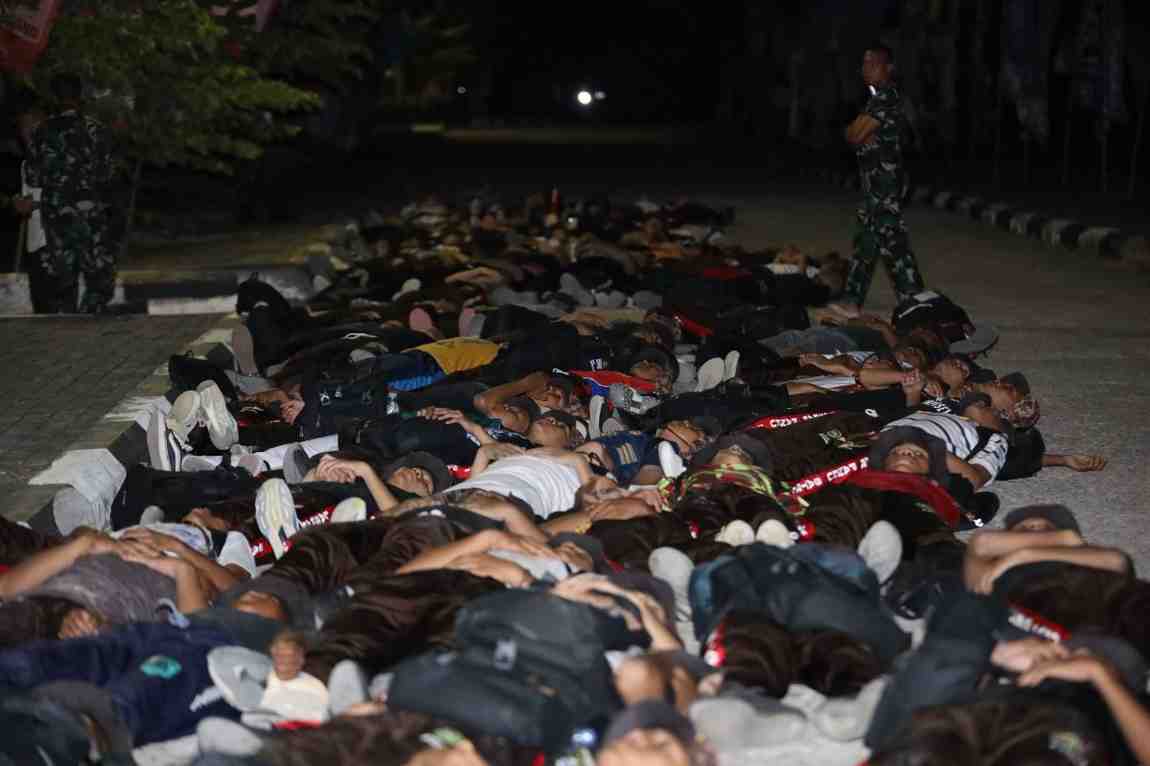 Suasana retrer pelajar di perkemahan Gandus, Palembang, Jumat (4/7/2025) malam. Foto: Humas Pemprov Sumsel.