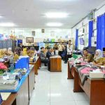 Wawako Palembang, Prima Salam berdialog dengan para guru di SMA Pusri, Palembang, Senin (21/7/2025). Foto: Kominfo Palembang.