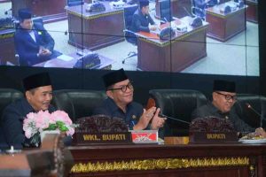 upati Muba, HMK Toha menghadiri langsung paripurna DPRD setempat, Senin (7/7/2025). Foto: Kominfo Muba.