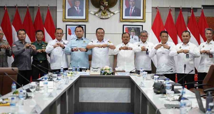 Wagub Sumsel, Cik Ujang mendampingi Deputi Bidang Koordinasi Politik Dalam Negeri Kemenko Polhukam RI, Mayjen TNI Dr. Hari Wiranto rakor tentang perbatasan Muba dan Muratara, Rabu (30/7/2025). Foto: Humas Pemprov Sumsel.