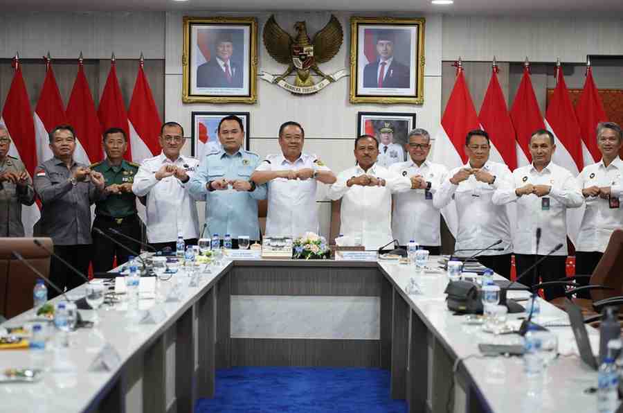 Wagub Sumsel, Cik Ujang mendampingi Deputi Bidang Koordinasi Politik Dalam Negeri Kemenko Polhukam RI, Mayjen TNI Dr. Hari Wiranto rakor tentang perbatasan Muba dan Muratara, Rabu (30/7/2025). Foto: Humas Pemprov Sumsel.