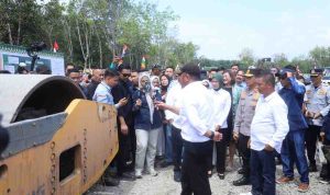 Gubernur Sumsel Herman Deru meresmikan pembangunan jalan batubara, Senin (4/8/2027). Foto: Humas Pemprov Sumsel.
