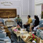 Sekda Palembang, Aprizal Hasyim menerima tiga perwakilan Sumsel untuk ikut Miss Yout 2025, Senin (4/7/2025). Foto: Kominfo Palembang.