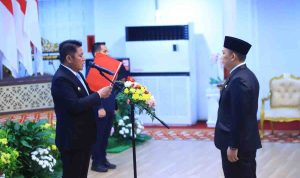Gubernur Sumsel, Herman Deru melantik Arios Saplis, Kepala Perwakilan BKKBN Sumsel, Selasa (5/8/2025). Foto: Humas Pemprov Sumsel