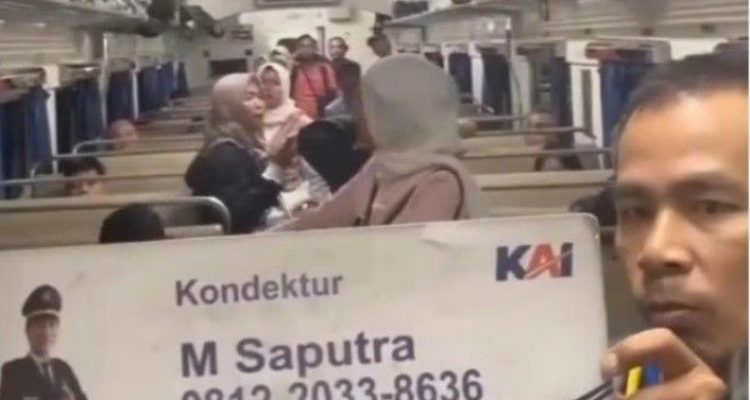 Screenshot video salah seorang penumpang kereta yang mengeluh telantar. Foto: IST.