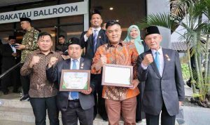 Sekda Palembang, Aprizal bersama sejumlah pejabat dan pimpinan Baznas Palembang usai menerima penghargaan di Baznas Awards 2025 yang digelar di Hotel Mercure Ancol, Jakarta, Kamis (28/8/2025). Foto: Kominfo Palembang.
