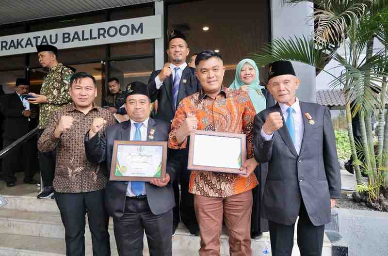 Sekda Palembang, Aprizal bersama sejumlah pejabat dan pimpinan Baznas Palembang usai menerima penghargaan di Baznas Awards 2025 yang digelar di Hotel Mercure Ancol, Jakarta, Kamis (28/8/2025). Foto: Kominfo Palembang.