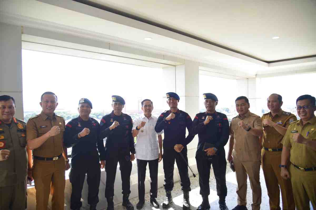 Komandan Batalyon A Talang Kelapa, Kompol Irfan Abdul Gofar dan tim bersilaturrahim ke Walikota Palembang, Ratu Dewa, Selasa (26/8/2025). Foto: Kominfo Palembang.