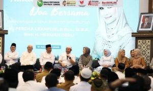 Suasana yasinan pada peringatan empat tahun meninggalnya Hj Percha Leanpuri di Griya Agung, Palembang, Selasa (19/8/2025) malam. Foto: IG pertaniantph.sumsel.