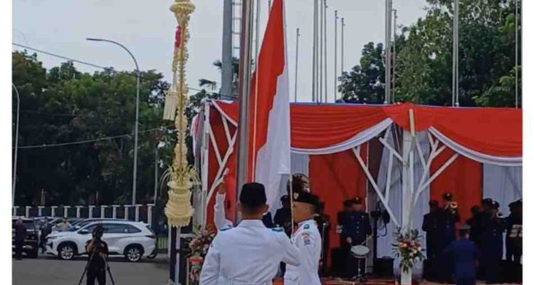 Suasana pengibaran merah putih di JSC Palembang, Minggu (17/8/2025). Foto: Sumselheadline/Pitria.