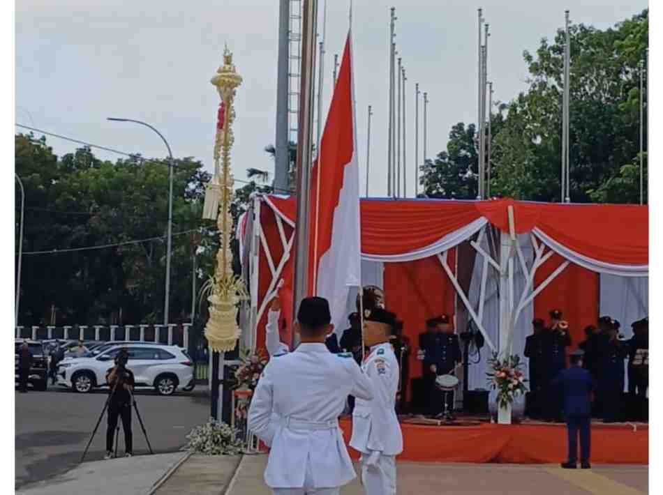 Suasana pengibaran merah putih di JSC Palembang, Minggu (17/8/2025). Foto: Sumselheadline/Pitria.