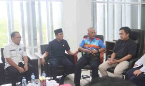 Sekda Muba, Apriyadi mengunjungi RSUD terkait tindakan kekerasan terhadap dokter oleh keluarga pasien, Rabu (13/8/2025). Foto: Kominfo Muba.