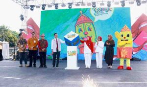 Walikota Palembang, Ratu Dewa yang membuka secara simbolis festival perahu bidar 2025 di Pelataran BKB, JUmat (15/8/2025). Foto: Kominfo Palembang.