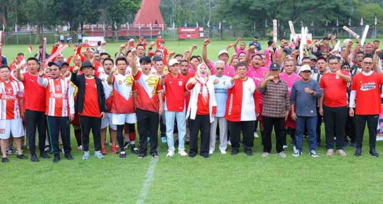 Walikota Palembang, Ratu Dewa membuka kejuaraan sepakbola Gerindra Sumsel Cup 2025 di JSC Palembang, Senin (18/8/2025). Foto: Kominfo Palembang.