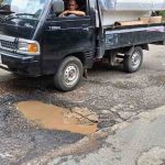 Salah satu titik jalan yang rusak di Kota Palembang. Foto: Sumselheadline/Pitria.