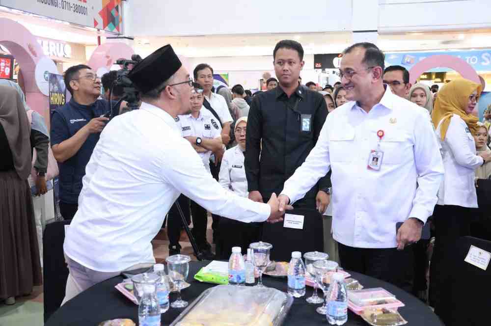 Sekda Sumsel, Edward Candra saat menghadiri dan membuka Job Fair di nAtrium PS Palembang, Rabu (6/8/2025). Foto: Humas Pemprov Sumsel.