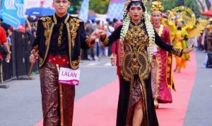Para peserta Sekayu Karnapal 2025 yang unjuk kebolehan, Selasa (19/8/2025). Foto: Kominfo Muba.