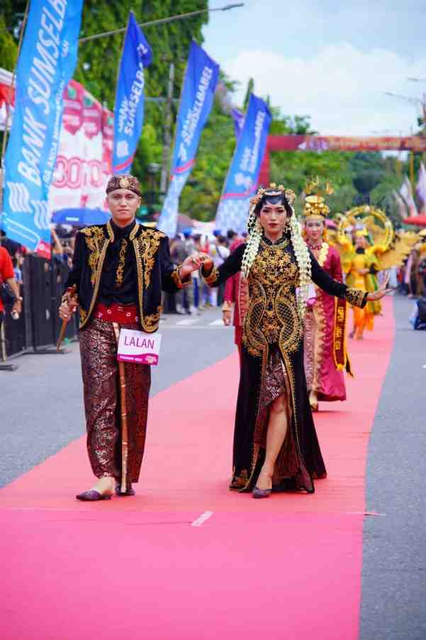 Para peserta Sekayu Karnapal 2025 yang unjuk kebolehan, Selasa (19/8/2025). Foto: Kominfo Muba.