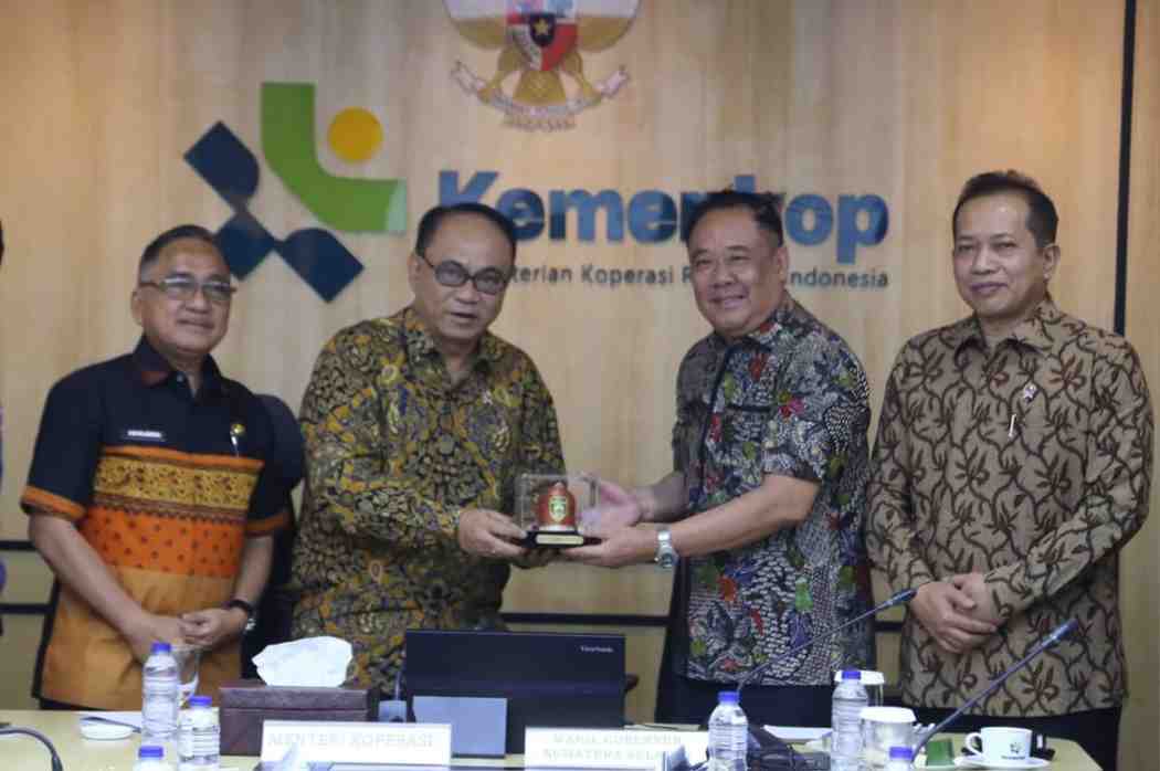 Wakil Gubernur Sumsel H. Cik Ujang saat bertemu dengan Menteri Koperasi RI, Budi Arie Setiadi, di Jakarta, Jumat (22/8/2025). Foto: Humas Pemprov Sumsel.