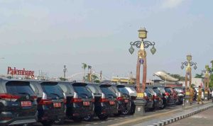Deretan mobil dinas milik Pemkot Palembang yang akan dilelang. Foto: Sumselheadline/Pitria.