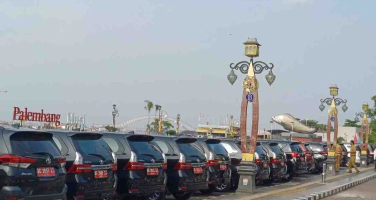 Deretan mobil dinas milik Pemkot Palembang yang akan dilelang. Foto: Sumselheadline/Pitria.