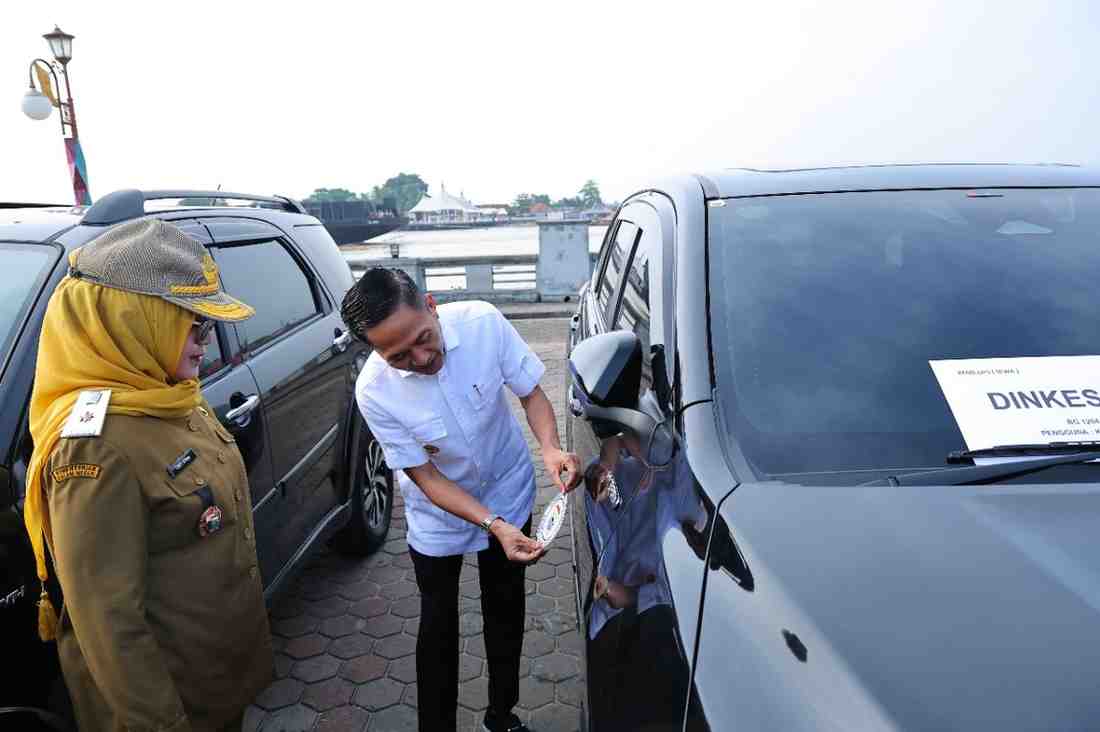 Wali Kota Palembang, Ratu Dewa saat melakukan inventarisasi kendaraan dinas operasional dan jabatan seluruh OPD di Benteng Kuto Besak (BKB), Senin (11/8/2025). Foto: Sumselheadline/Pitria.