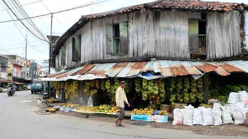 Salah satu kios Pasar Sekanak, Palembang. Foto: Dok Urban.Id
