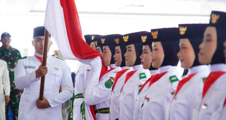 Para Paskibraka Muba yang dikukuhkan Bupati HM Toha, Jumat (15/8/2025). Foto: Kominfo Muba.