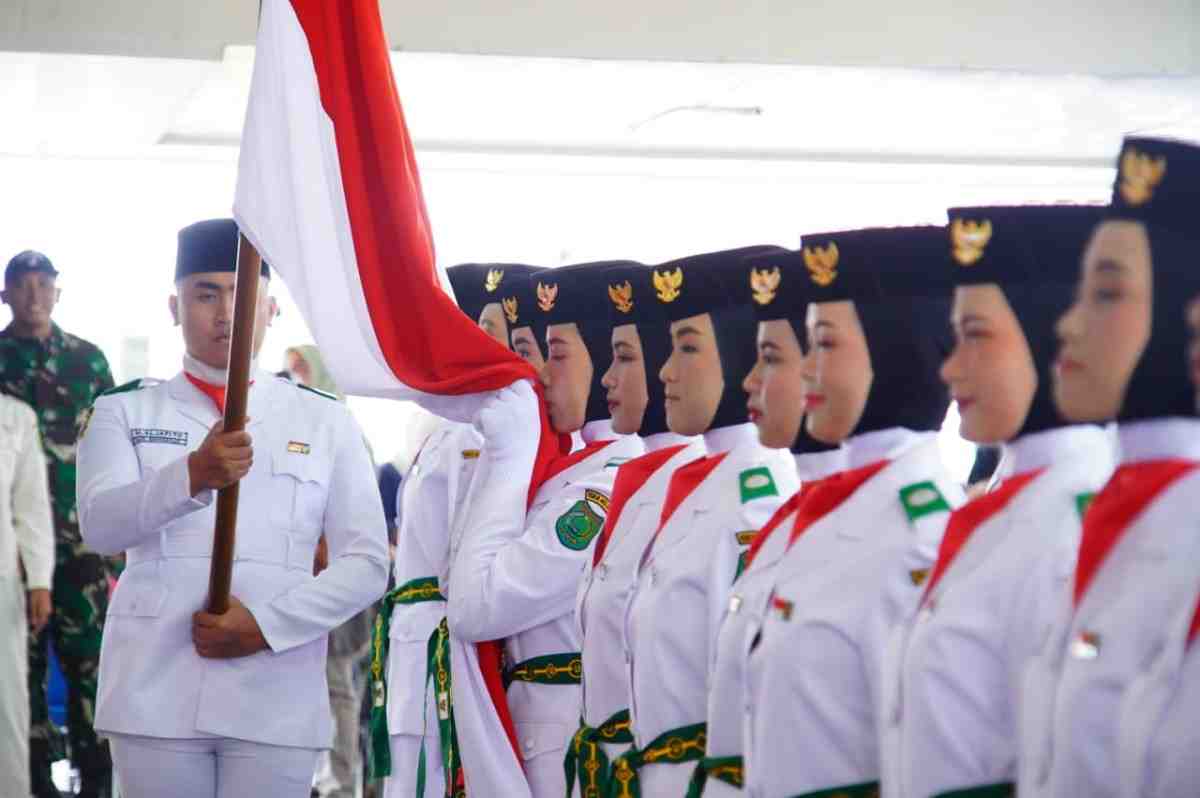 Para Paskibraka Muba yang dikukuhkan Bupati HM Toha, Jumat (15/8/2025). Foto: Kominfo Muba.