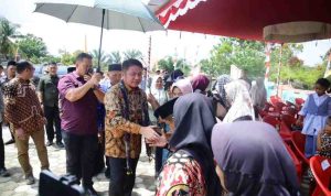 Gubernur Sumsel, Herman Deru meninjau Posbankum Desa Air Bening, Kecamatan Rawas Ilir, Kabupaten Musi Rawas Utara (Muratara), Minggu (24/8/2025). Foto: Humas Pemprov Sumsel.