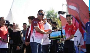 Wagub Sumsel, Cik Ujang resmi meluncurkan acara “QRIS Run Bidar Fest” yang dipusatkan di Pelataran Benteng Kuto Besak (BKB), Sabtu (16/8/2025). Foto: Humas Pemprov Sumsel.