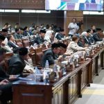 Para anggot DPRD Sumsel yang menghadiri paripurna pengesahan rancangan Perubahan RAPBD 2025, Rabu (6/8/2025). Foto: Humas Pemprov Sumsel.