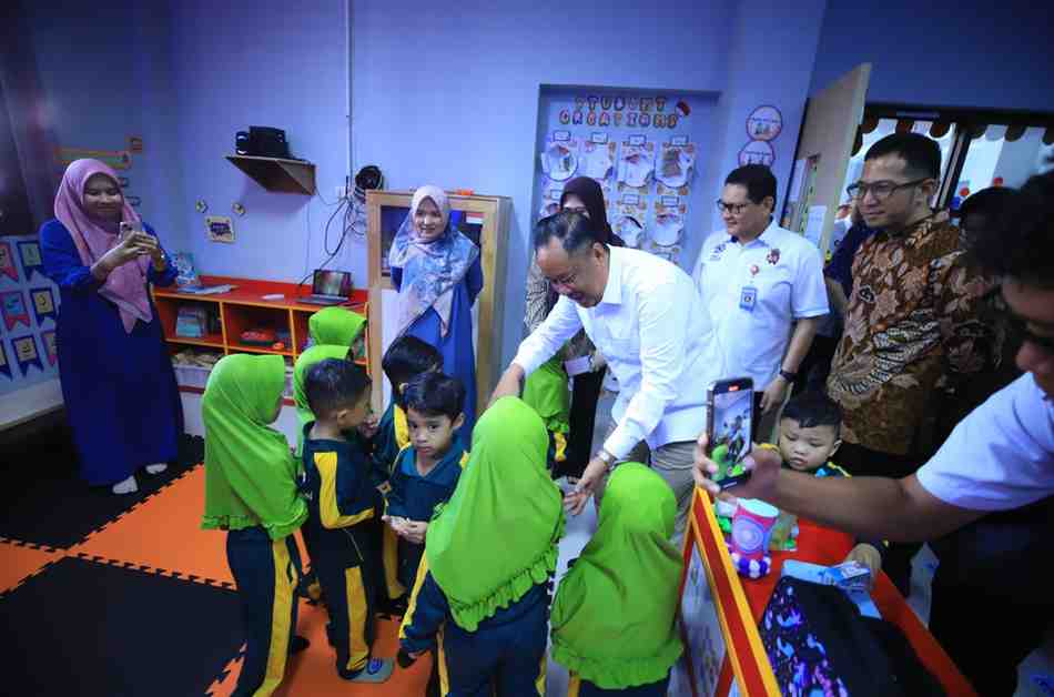 Wagub Sumsel, Cik Ujang melihat langsung Kegiatan pemeriksaan kesehatan gratis di SDIT Royal Islamic School, Jalan Merdeka, Palembang, Rabu (27/8/2025). Foto: Humas Pemprov Sumsel.
