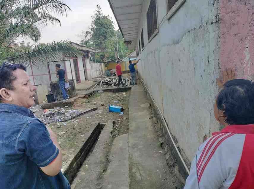 Tim survei melakukan survei ke sejumlah sekolah di Sanga Desa, untuk mendapat bantuan program bantuan dari Kementerian Transmigrasi. Kamis (21/8/2025). Foto: Kominfo Muba.