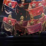 Tarian menenun songket tampil pada penutupan rakernas Jaringan Kota Pusaka Indonesia (JKPI) di Jakarta, Rabu (6/8/2025) malam. Foto: Kominfo Palembang.