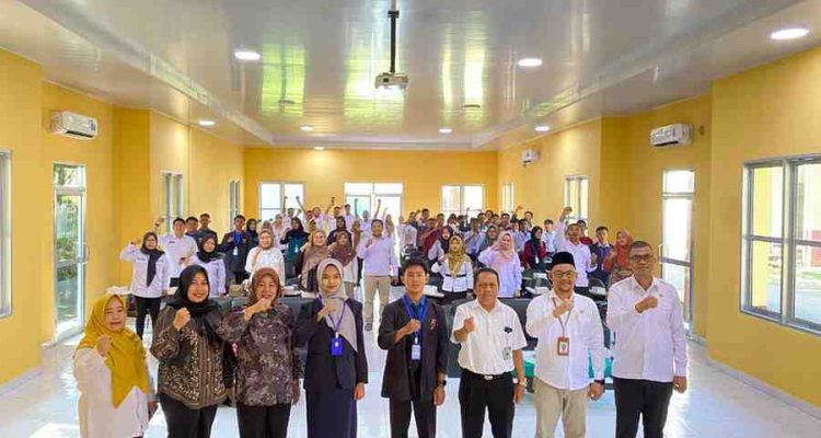 Dinas Tenaga Kerja dan Transmigrasi (Disnakertrans) Musi Banyuasin (Muba) bekerja sama dengan Badan Perlindungan Pekerja Migran Indonesia (BP3MI) Sumsel mengadakan sosialisasi bagi calon pekerja migran, Rabu (27/8/2025). Foto: Kominfo Muba.