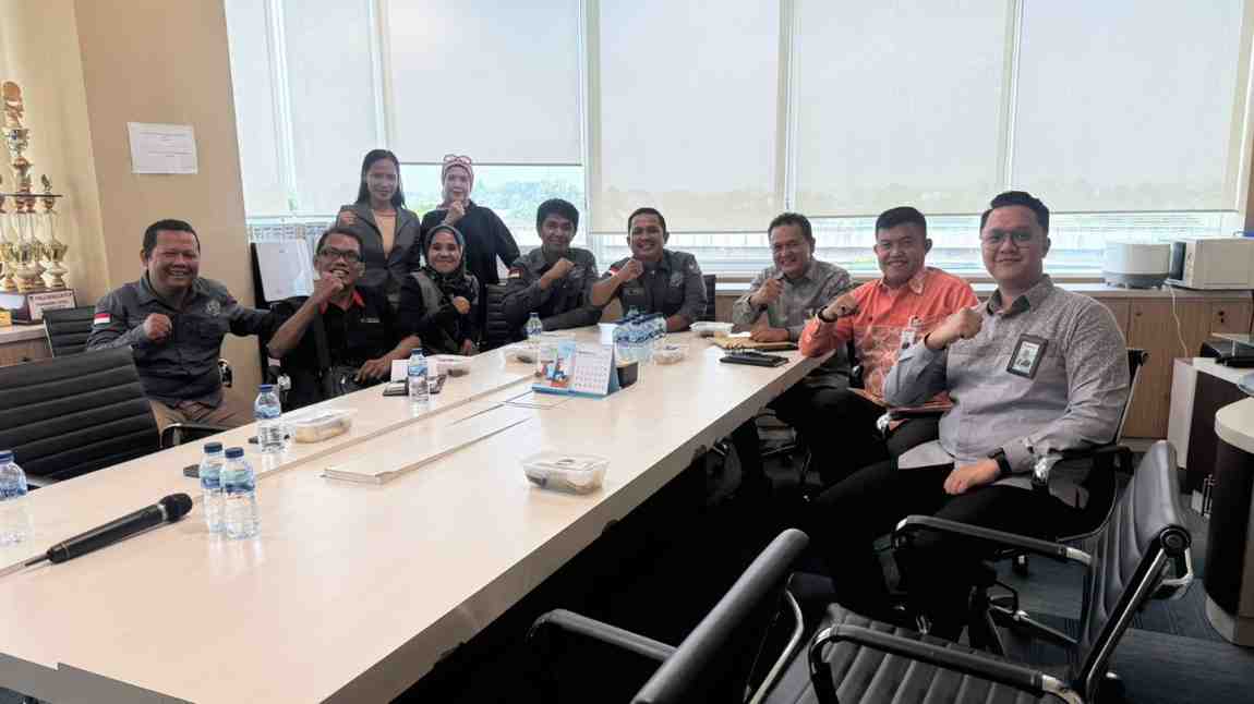Para pengurus DPD PJS Sumsel bersilaturrahim dengan jajaran Bank Sumsel Babel (BSB) Jakabaring, Palembang, Kamis (7/8/2025). Foto: Dok PJS Sumsel.