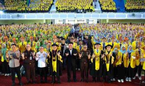 Gubernur Sumatera Selatan Dr H Herman Deru saat menghadiri PKKMB di Gedung Auditorium Unsri Indralaya Kabupaten Ogan Ilir, Rabu (13/8/2025). Foto: Humas Pemprov Sumsel.