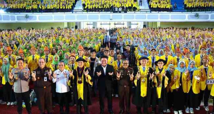 Gubernur Sumatera Selatan Dr H Herman Deru saat menghadiri PKKMB di Gedung Auditorium Unsri Indralaya Kabupaten Ogan Ilir, Rabu (13/8/2025). Foto: Humas Pemprov Sumsel.