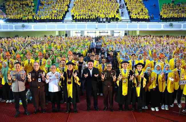 Gubernur Sumatera Selatan Dr H Herman Deru saat menghadiri PKKMB di Gedung Auditorium Unsri Indralaya Kabupaten Ogan Ilir, Rabu (13/8/2025). Foto: Humas Pemprov Sumsel.