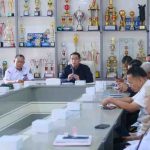 Kepala Dinas Pemuda Olahraga dan Pariwisata (Dispopar) Muba, Dr. M. Fariz, SSTP, MM memimpjn rapat rencana kejuaraan volley ball dan para renang di Ruang Rapat Lt.1 Kantor Dispopar. Rabu (6//8/2025). Foto: Kominfo Muba.