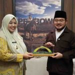 Wakil Wali Kota Palembang, Prima Salam, menerima kunjungan silaturahmi Wakil Bupati Pringsewu, Umi Laila, di Gazebo Lantai 3 Sekretariat Daerah Kota Palembang, Jumat (8/8/2025). Foto: Kominfo Palembang.