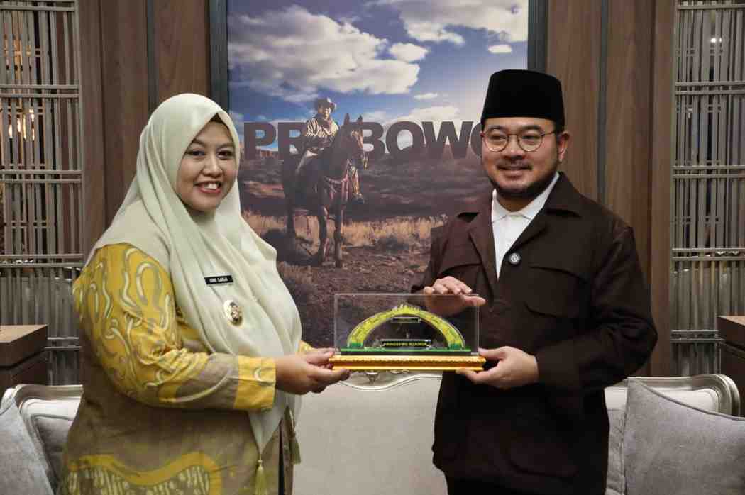 Wakil Wali Kota Palembang, Prima Salam, menerima kunjungan silaturahmi Wakil Bupati Pringsewu, Umi Laila, di Gazebo Lantai 3 Sekretariat Daerah Kota Palembang, Jumat (8/8/2025). Foto: Kominfo Palembang.