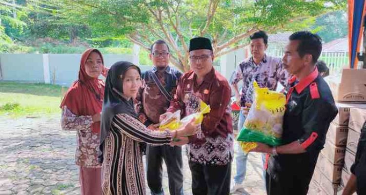 Warga antusias menghadiri gerakan pangan murah di Kecamatan Sungai Kerub, Muba, Kamis (25/9/2025). Foto: Kominfo Muba.