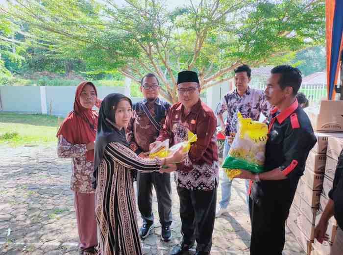 Warga antusias menghadiri gerakan pangan murah di Kecamatan Sungai Kerub, Muba, Kamis (25/9/2025). Foto: Kominfo Muba.